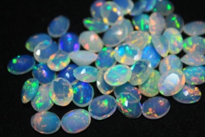 Piedra preciosa de ópalo etíope facetado de 8*10 mm, forma ovalada, cabujón, calidad súper fina para suministro de joyería. - Product Image 5