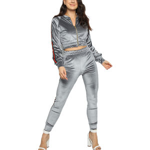 Ensemble de survêtement en velours personnalisé pour femme : sweat à capuche zippé et pantalon de jogging – Collection velours pour femme - Product Image 1