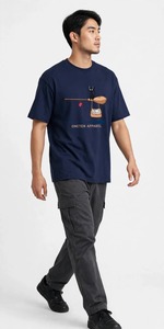 เสื้อยืดคอกลมแขนสั้นสีน้ำเงินกรมท่าสำหรับผู้ชาย ONETEN Apparel พร้อมลายกราฟิกแมวแม่มดการ์ตูน - Product Image 5