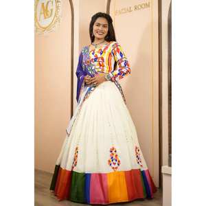 Lehenga Choli de Diseño para Fiestas con Dupatta, Ropa Tradicional Regional - Product Image 3