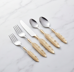 Ensemble de couteau, fourchette et cuillère à fromage avec manche en plumes dorées, en acier inoxydable, durable, pour la cuisine et la maison - Product Image 1