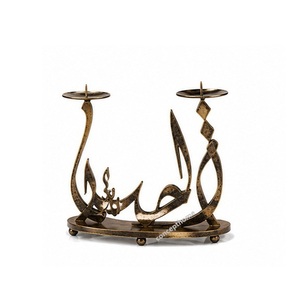 เชิงเทียนทองเหลืองพร้อมดีไซน์ตัวอักษรอาหรับสำหรับตกแต่งบ้าน - Product Image 4
