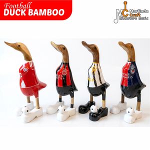 Figura de jugador de fútbol americano en forma de pato, artesanía de bambú - Product Image 2