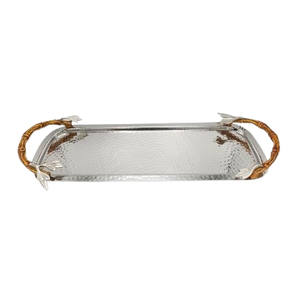 Plateau en métal couleur argent martelé au design élégant, idéal pour servir les aliments, parfait pour les occasions. - Product Image 1