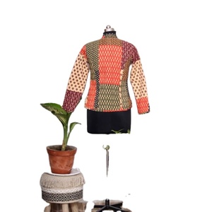 Veste courte réversible en coton biologique imprimé pour femmes de haute qualité, décontractée, régulière, patchwork assorti, matelassée à la main, écologique - Product Image 2