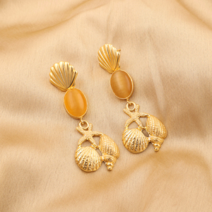 Boucles d'oreilles pendantes ethniques élégantes en laiton plaqué or 18 carats avec pierre gemme Œil de chat Calcédoine, style de luxe, modèle pour femme, idéales pour les soirées - Product Image 6