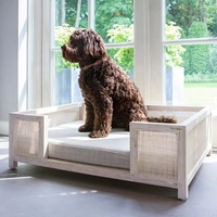 Luxus-Hunde bett aus Holz Weiß gewaschene Holz betten für Haustiere mit Rattan Cane Großhandel Hand gefertigter OEM Akzeptabel von Vietnam Factory