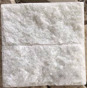 แผ่นหินอ่อนสีขาวธรรมชาติหรูหราสำหรับตกแต่งผนังภายใน กระเบื้องหินอ่อนขัดเงาคุณภาพสูง - Product Image 1