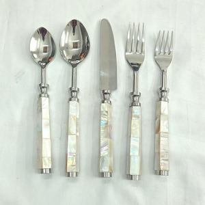 Juego de Cubiertos de Acero Inoxidable con Acabado Plateado, Mango de Hueso Marrón Oscuro, Estilo Occidental, Decorativo para Mesa, Hecho a Mano - Product Image 2