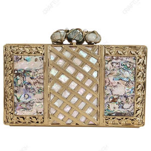 กระเป๋าคลัทช์ฝังมุกทำมือพร้อมกรอบทองเหลืองแกะสลักลายฉลุ ดีไซน์เนอร์สำหรับงานกลางคืน ขายส่งแบบ OEM - Product Image 1
