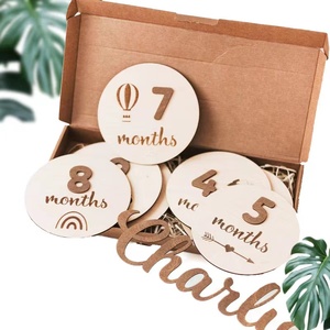 Marqueur d'étape mensuel pour bébé avec personnalisation Marqueurs mensuels en bois gravé Cadeau de douche de bébé Annonce de nouveau-né et de <span class=keywords><strong>naissance</strong></span> - Product Image 6