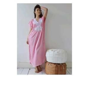 Elegancia Veraniega Sin Esfuerzo de Alta Calidad con Este Fresco Vestido Maxi con Cuello Halter, Perfecto para Escapadas a la Playa y Paseos Soleados - Product Image 6