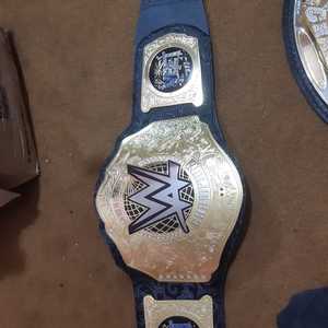 Cinturón de Campeonato WWE de Cuero Dorado, Diseño Profesional de Lucha Libre, Tamaño Estándar, 2023 - Product Image 4