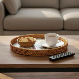 Plateau décoratif en rotin naturel raffiné et nacre, fait main, élégant, pour comptoir de cuisine ou ottoman - Product Image 6