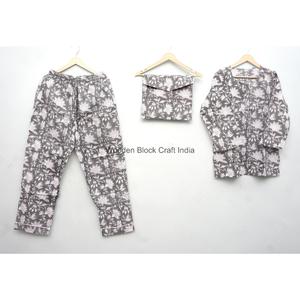 Conjunto de Pijama Unisex Ecológico de 2 Piezas Multicolor con Estampado Floral, Manga Larga, Cuello Redondo, Suave, No Tejido, 100% Algodón para Verano - Product Image 1