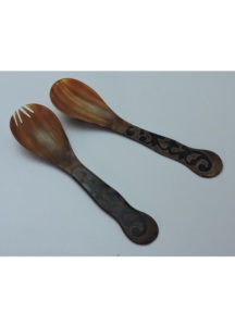 Ensemble de 2 cuillères à salade en corne, design unique, fabriquées à la main à partir de corne de buffle naturelle, à prix raisonnable. - Product Image 6