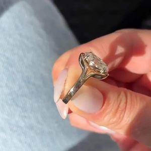 Anillo de Compromiso con Diamante Ovalado de 2.5 CT Cultivado en Laboratorio, Anillo de Promesa Solitario de Oro Sólido de 14K, Certificado por IGI - Product Image 5