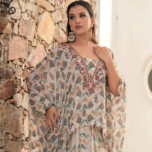 Ensemble kaftan et jupe drapée brodés Zardozi ivoire, style fusion - Product Image 1