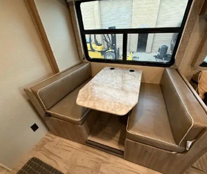 Autocaravanas de lujo usadas 2019 2020 E-n-t-e-g-r-a C-o-a-c-h V-i-s-i-o-n 3-1-V en venta - Product Image 4