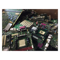 Déchets informatiques avec cartes mères et cartes électroniques pour une récupération durable des matériaux