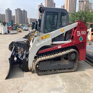 Cargadora compacta Takeuchi confiable con trituradora que favorece flujo de trabajo más rápido para trabajos de limpieza y mantenimiento - Product Image 1