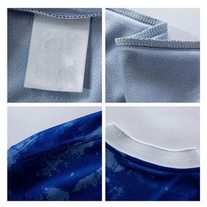 Maillot de football d'équipe personnalisé avec badge tissé, en micro-mesh de polyester recyclé, à manches raglan et panneau de ventilation court, vente en gros - Product Image 5