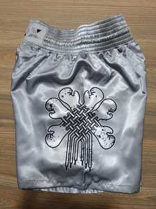 Shorts de Muay Thai en satin premium, coupe ample, ceinture confortable pour l'entraînement actif et les activités sportives, OEM - Product Image 3