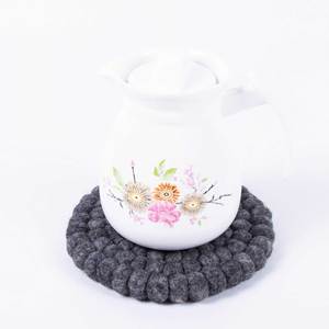 Sous-plat en feutre de charbon de bois, tapis et coussinets élégants pour la cuisine - Product Image 1