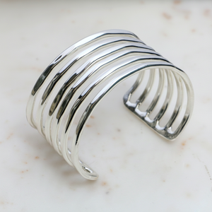 Bracelet manchette multi-rangs en laiton fait main - Jonc large superposé plaqué argent poli miroir pour femme - Product Image 6