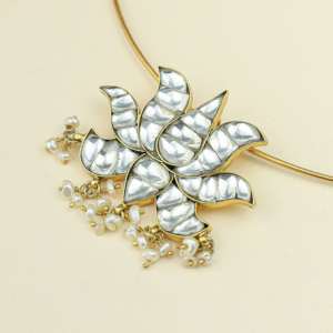 Pendentif de luxe en forme de fleur de lotus Kundan, en argent 925 plaqué or, fait main, avec chaîne à maillons, pour femme - Product Image 1