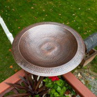 Bol à eau pour oiseaux en métal martelé, résistant aux intempéries, à poser sur balustrade, pour jardin, patio, décoration.