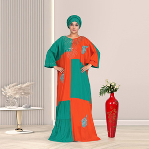 Kaftan bicolore en rayonne avec broderies complexes, détails élégants en panneaux et silhouette fluide longue jusqu'au sol - Product Image 3