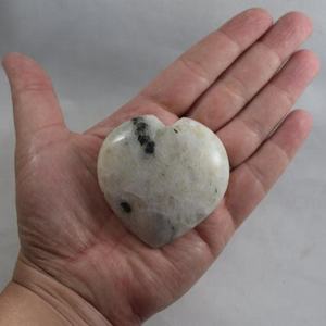 Corazones hinchados de piedra lunar arcoíris al por mayor, corazones de cristal pulidos para decoración del hogar, piedras preciosas curativas, amor decorativo temático - Product Image 1