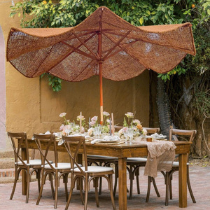 Parasol de plage en fibre de coco naturelle et poteaux en bois, bon prix, parasols en fibre de coco. - Product Image 4