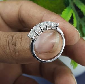 Anillo de boda de moissanita con corte esmeralda, unisex, de plata 925 original, ideal como regalo para pareja en bodas y fiestas. - Product Image 6