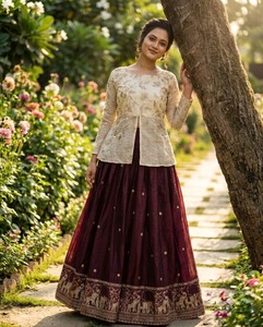 Lehenga de diseñador con bordado Zari completamente cosido y conjunto de blusa con bordado completamente cosido - Product Image 3