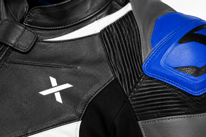 Combinaison de moto en cuir une pièce moderne pour la course |   Noir Bleu Blanc |   Fabricant OEM ODM |   Qualité de conception haut de gamme |   Vêtements de course - Product Image 4