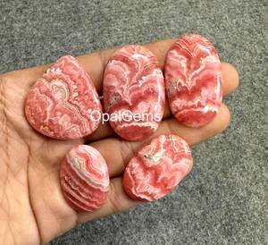 พลอยโรโดโครไซต์คุณภาพสูง 100% จากธรรมชาติ รูปทรงคาโบชอง สีชมพู มีแถบสีชมพู สำหรับทำเครื่องประดับ - Product Image 2