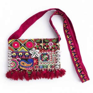 Sac bandoulière brodé Riwaayat Kambhari, très demandé, qualité supérieure, artisanat traditionnel, disponible à la vente - Product Image 1