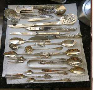 Cucharas antiguas de plata con diseño de rosas. Artesanía floral para té y postres. Disponible a precios de mayorista. - Product Image 3