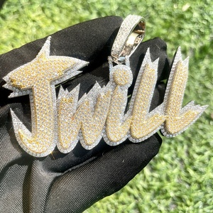 จี้เพชรโมอิสซาไนต์แบบกำหนดเอง สไตล์ฮิปฮอป VVS ประดับเพชรเต็มตัว  จี้ตัวอักษรเงินแท้ 925  จี้เพชรโมอิสซาไนต์สั่งทำ - Product Image 4