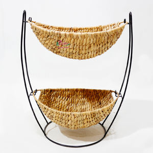 Panier tressé en jonc de mer à deux niveaux Artex Dong Thap de haute qualité avec support métallique – Organisateur durable pour cuisine et maison - Product Image 3