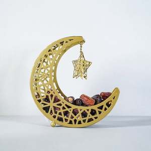 Plateau décoratif en forme de croissant de lune plaqué or avec motif géométrique étoilé, artisanat traditionnel en métal pour le Ramadan, emballage individuel - Product Image 2