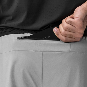 Shorts de sport gris uni pour homme, à empiècements, séchage rapide, taille mi-haute, taille élastique, en tissu Spandex Nylon - Product Image 5