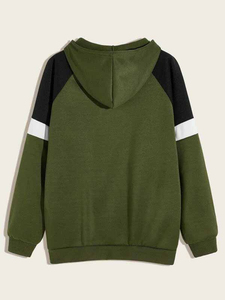 Sudadera con Capucha Personalizada en Color Verde Oliva, Manga Raglán, Estilo Oversize, Diseño con Paneles en Contraste, Unisex, Marca Privada - Product Image 2