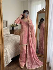 Ensemble prêt-à-porter entièrement cousu avec haut brodé de sequins et de miroirs, pantalon Sharara Plazzo et dupatta. - Product Image 3