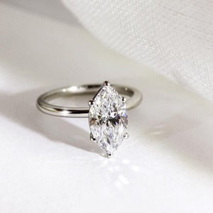 Anillo Minimalista con Diamante Cultivado en Laboratorio, Corte Marquesa, Oro Blanco de 14K, Solitario de 6 Puntas, Anillo de Compromiso, Banda de 1.8MM, Joyería Elegante - Product Image 4