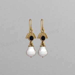 Boucles d'oreilles pendantes Art Déco en or 18 carats et argent 925, onyx noir et perle d'eau douce, serties clos, faites à la main, best-seller, cadeau pour femme - Product Image 5