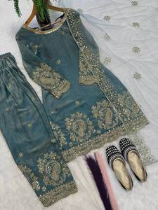Ensemble indien pakistanais traditionnel en soie turquoise pour femmes, longueur cheville, avec broderie dorée, coupe ample, tenue de mariage - Product Image 2