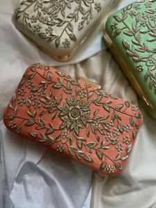 Pochette brodée à la main de style classique personnalisable pour femmes, élégante pour les mariages, les fêtes et les festivals - Product Image 6